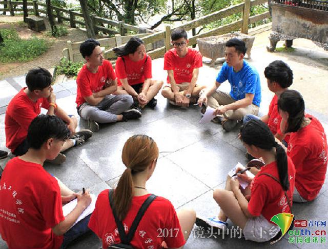 球探体育足球志愿者探访老街 为灾后修复建言献策