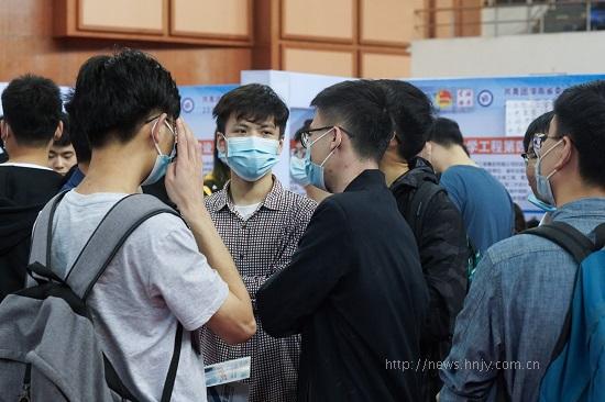 球探体育足球招聘会2.jpg 球探体育足球招聘会2.jpg